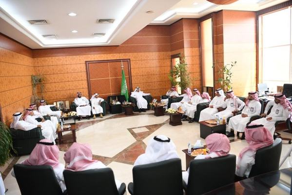 بلدية الخفجي ومجلس الأعمال يستعرضان الفرص الاستثمارية في المحافظة