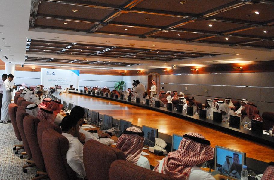 إلتقى بالمستثمرين في القطاع الزراعي خلال لقاء بغرفة الشرقية :