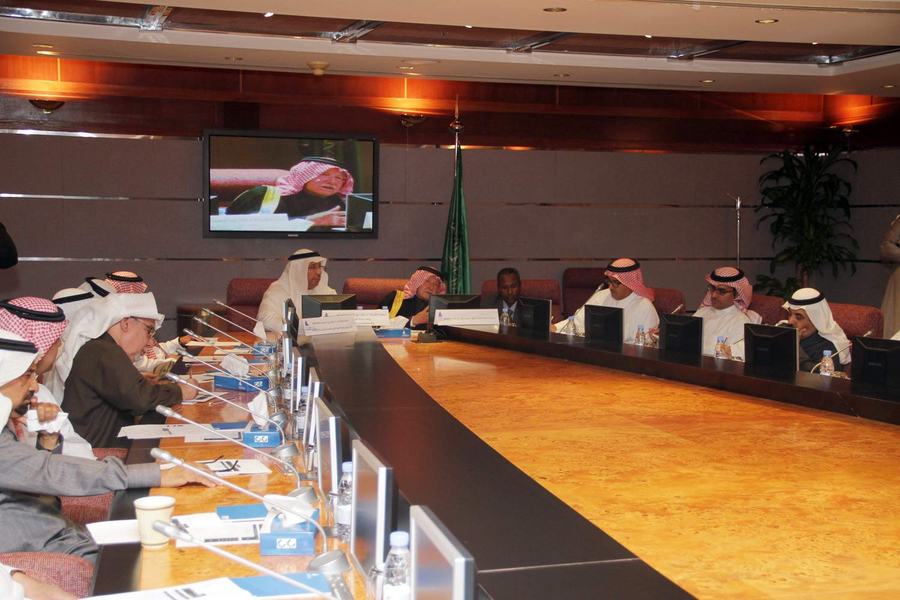 خبراء بيئيون يدعون الى تحويل النفايات الى مصادر اولية للصناعة