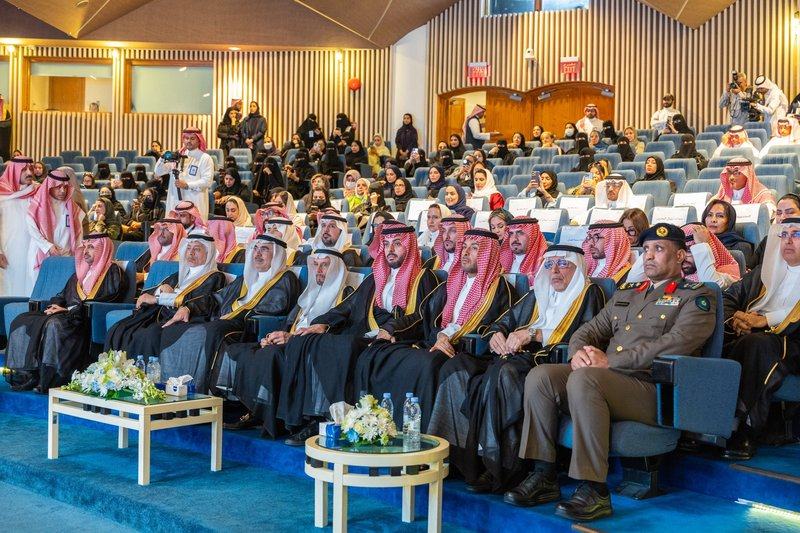 أمير الشرقية يفتتح فعاليات منتدى المرأة الاقتصادي2024م بغرفة الشرقية