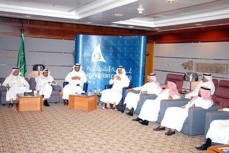 د. بن سلمة خلال لقائه برجال الأعمال في غرفة الشرقية