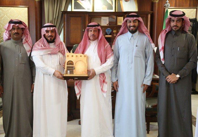 محافظ الخفجي يعرض المشروعات الجديدة في المحافظة ويدعو رجال الأعمال للاستفادة منها