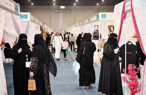 بحضور 25 ألف زائر وبمشاركة 300 من الأسر وأصحاب الحرف غرفة الشرقية تختتم "صنعتي2023م"
