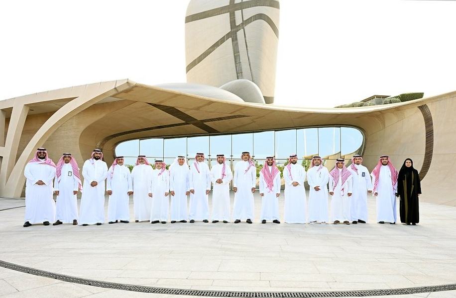 وفد اتحاد الغرفة السعودية وغرفة الشرقية يزورون مركز الملك عبدالعزيز (إثراء)