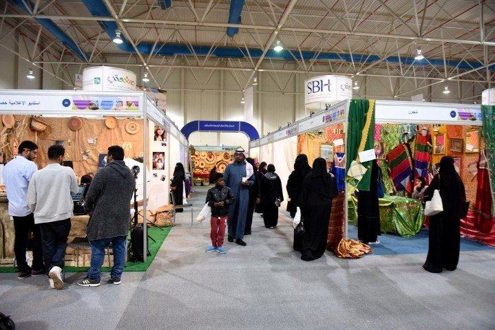 جناح التاجر الصغير يحظى بإقبال كبير من الزوار في صنعتي 2016