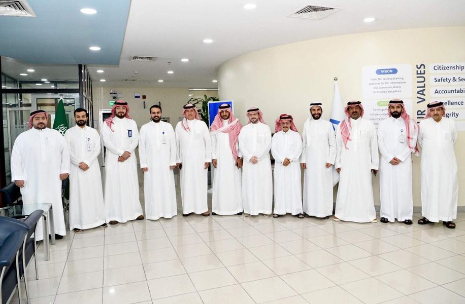 لجنة الاتصالات والتقنية بغرفة الشرقية تلتقي المسؤولين بالأكاديمية الوطنية لتقنية المعلومات