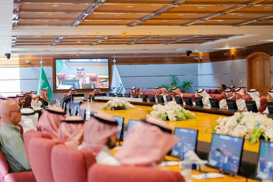 ​محافظ "منشآت" يلتقي مسؤولي غرفة الشرقية ورواد الأعمال في المنطقة