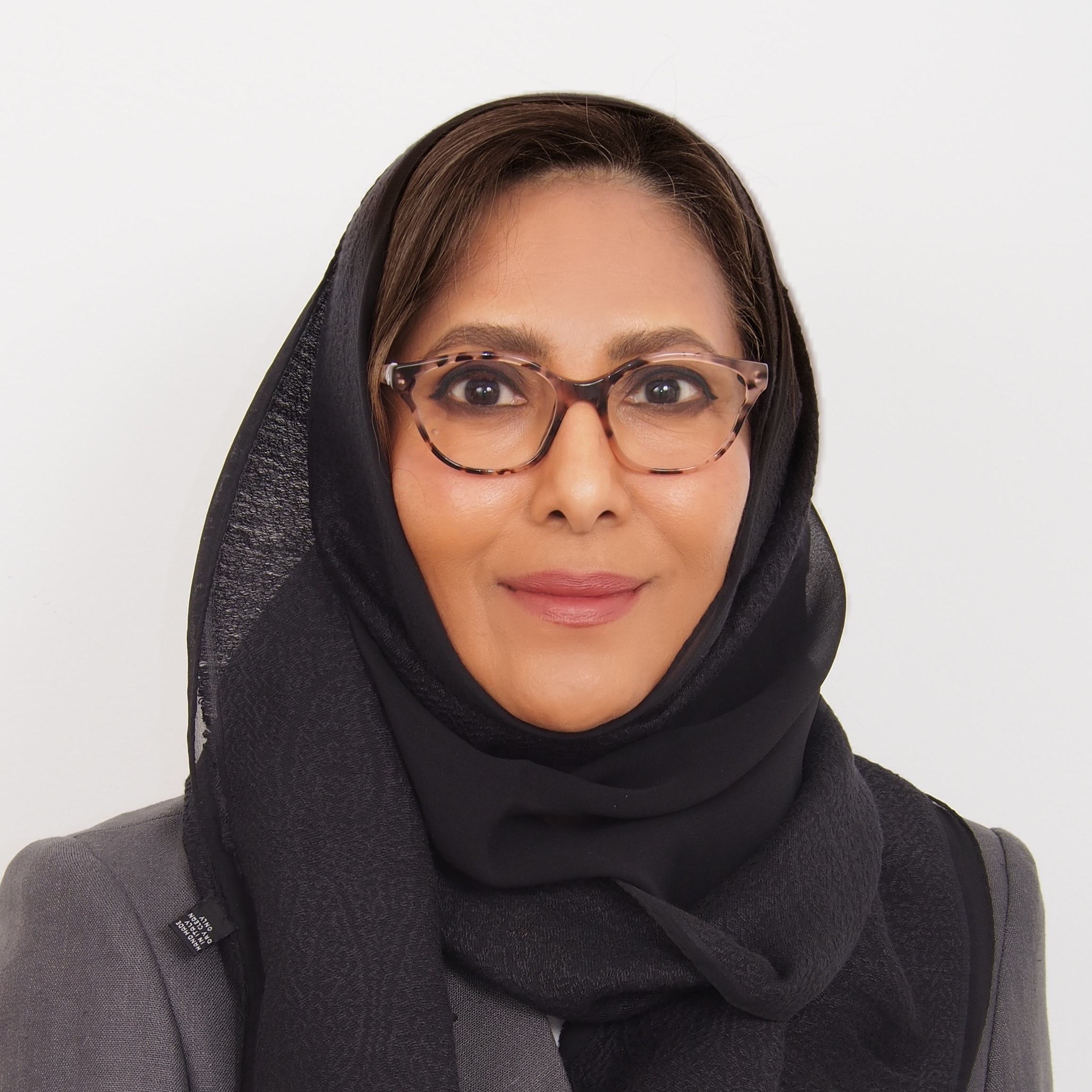 الأستاذة مي بنت صالح المزيني