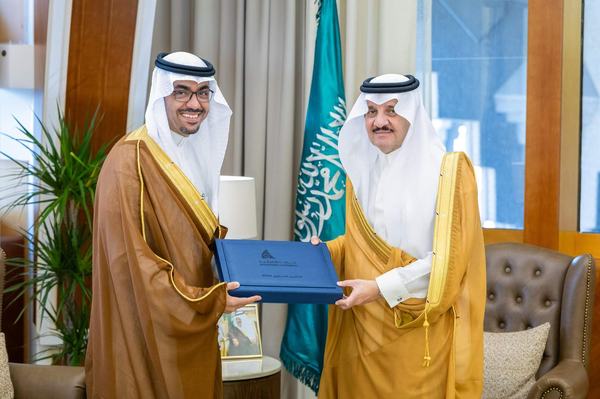 سمو أمير المنطقة الشرقية يطلع على التقرير السنوي لأعمال غرفة الشرقية لعام 2024م