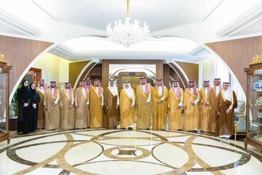 سمو أمير المنطقة الشرقية يطلع على التقرير السنوي لأعمال غرفة الشرقية لعام 2024م