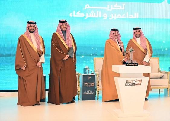 سمو أمير المنطقة الشرقية يُكرم غرفة الشرقية كشريك نجاح لجمعية بناء