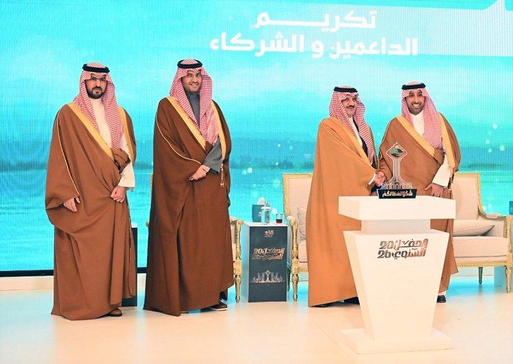 سمو أمير المنطقة الشرقية يُكرم غرفة الشرقية كشريك نجاح لجمعية بناء