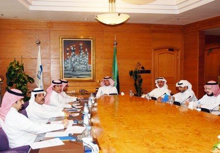 اللجنة التجارية تدعوا تبسيط الاجراءات والتحول الالكتروني للقطاعات الحكومية