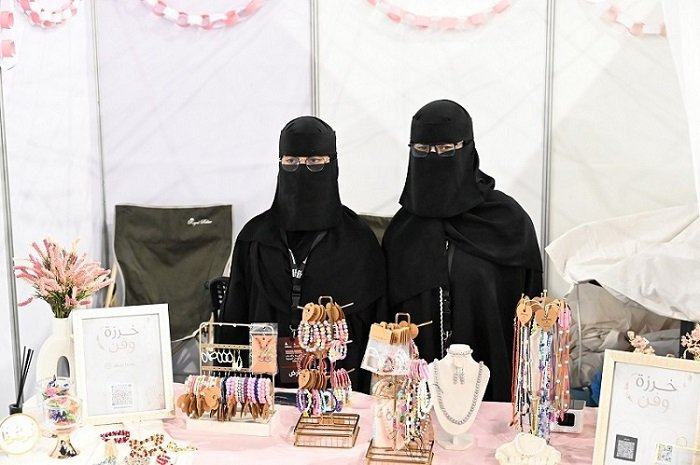 إبداعات محلية تأسر زوار «معرض الحرف والأعمال اليدوية2026م»