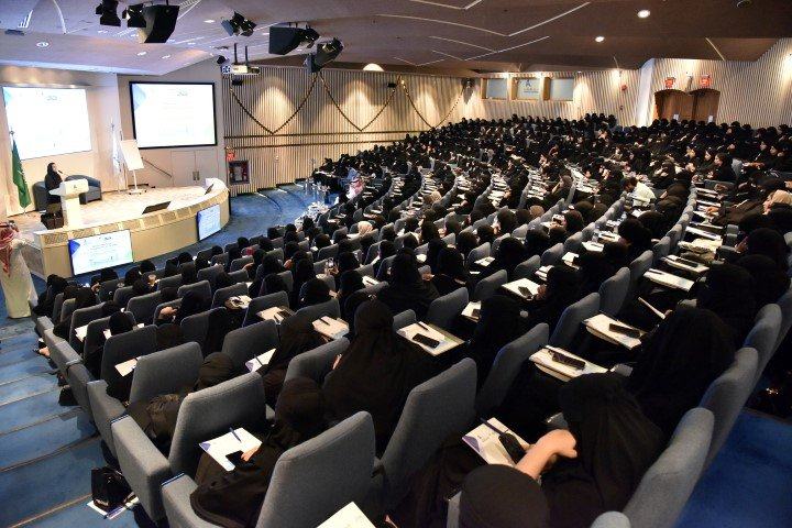غرفة الشرقية تطلق برنامج (التميز الوظيفي في بيئات العمل) وسط مشاركة كبيرة من طالبات العمل