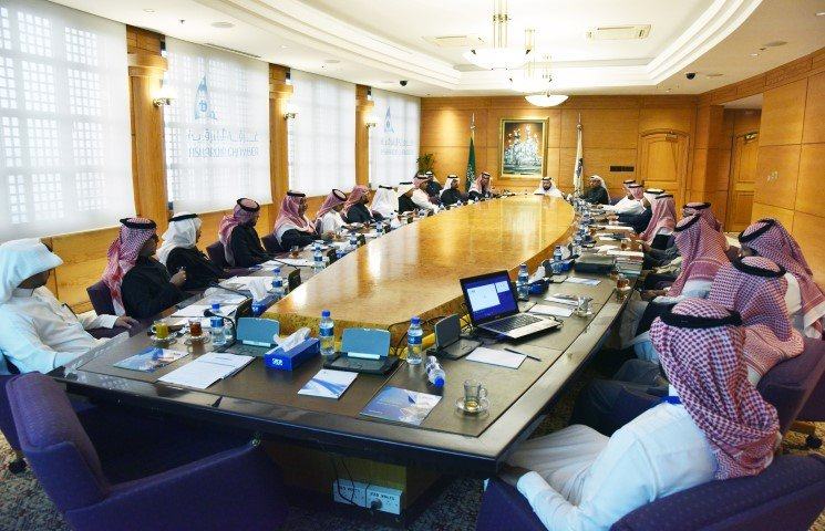 لجنة الصناعة والطاقة تبحث تعزيز التعاون مع الأكاديمية الوطنية للطاقة