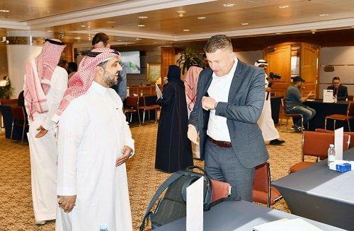 وفد تجاري سلوفاكي يبحث تطوير سبل التعاون الاقتصادي في غرفة الشرقية