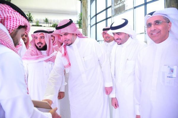 نائب وزير التجارة والاستثمار يدشن معرض التطبيقات الالكترونية بغرفة الشرقية