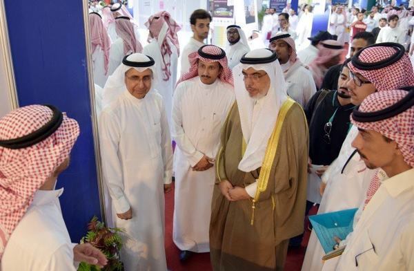 أكثر من 8000 طالب عمل زاروا معرض وظائف 2017 في يومه الاول