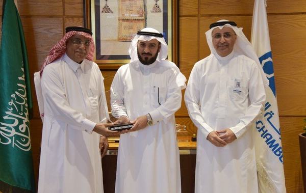القرناس يشيد بجهود غرفة الشرقية لرعاية ودعم المتقاعدين