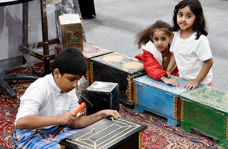 «الحرف والأعمال اليدوية» .. سوق متنوع للمشغولات التراثية والشعبية