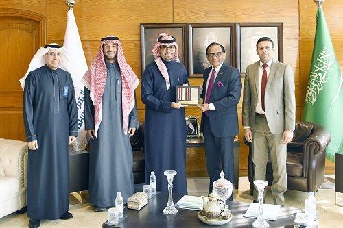 السفير السيرلانكي يبحث الفرص الاستثمارية في السياحة والتجارة مع بغرفة الشرقية