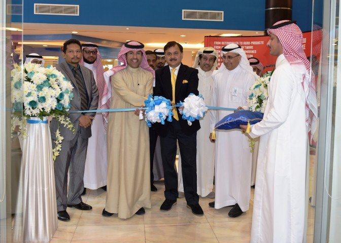 السفير الهندي لدى المملكة يفتتح معرض الكتالوجات الهندية بالجبيل