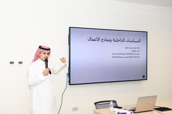 متخصص يؤكد أهمية الموارد البشرية في المنشآت الصغيرة