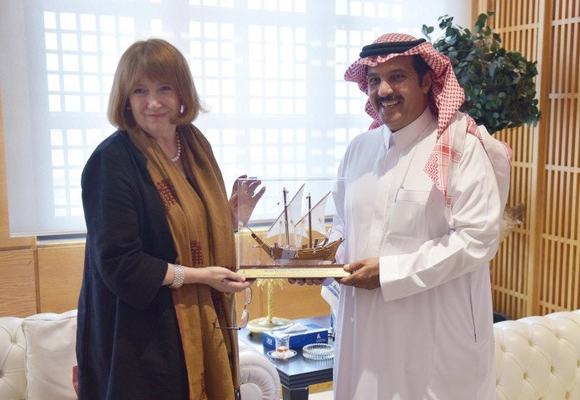 العطيشان يبحث والبارونة سيمونز تعزيز التعاون الإستثماري بين المملكة وبريطانيا