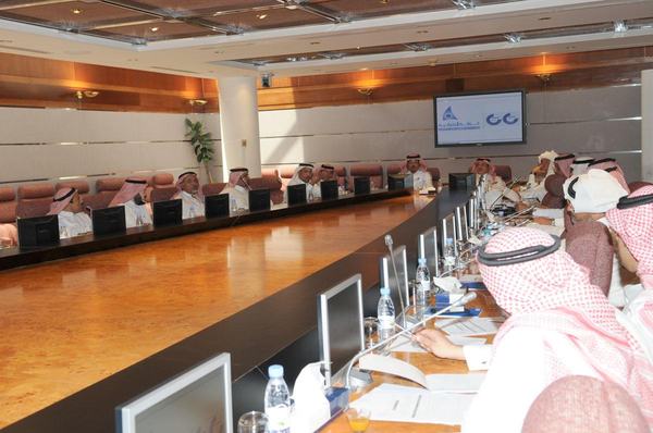 اللجنة التجارية تضع خطة عمل للتواصل مع الجهات ذات العلاقة