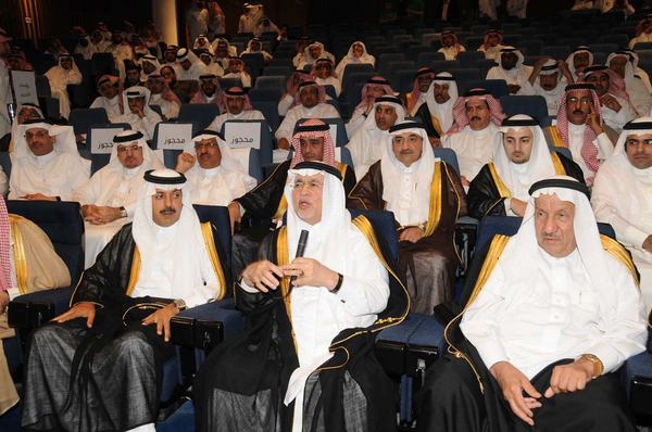 يناقش الإعلام الجديد والتعاون بين وسائل الإعلام والمؤسسات الإقتصادية
