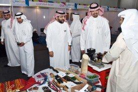 حرفيو الشرقية يخطفون الأنظار بأعمالهم ومنتجاتهم في أول أيام صنعتي 2015