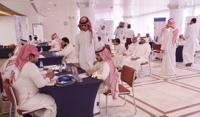 لقاء غرفة الشرقية الوظيفي يشهد اقبالا لافتا من طالبي العمل