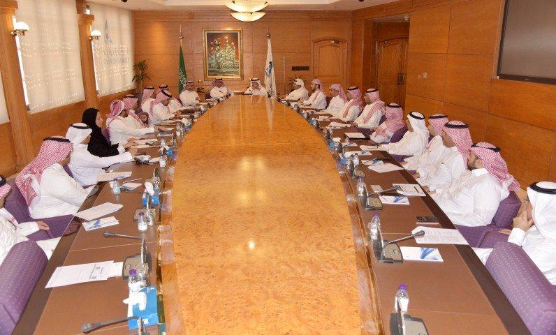 اللجنة التجارية بالغرفة تقدم مبادرة لدعم مسارات التوطين