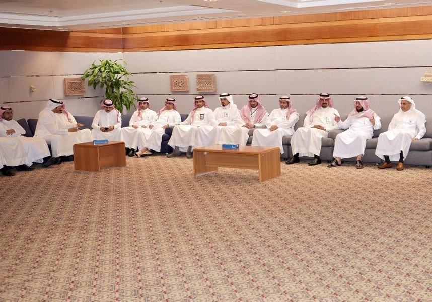 موظفو غرفة الشرقية يتبادلون التهاني بعيد الفطر السعيد