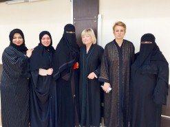 المشاغل النسائية تطلع على تجربة التدريب في كلية التميز بالقطيف
