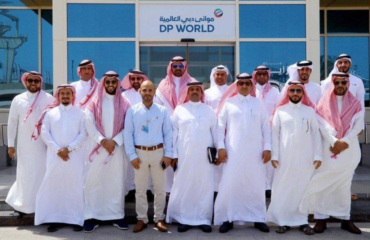 اللجنة اللوجستية تختتم زيارتها إلى موانئ دبي العالمية وميناء جبل علي