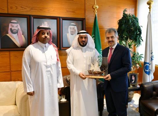 السفير الأفغاني يستعرض في غرفة الشرقية مشاريع تعدينية بقيمة 3 تريليون دولار