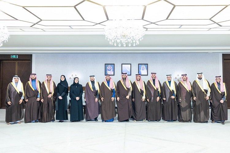 ​نائب أمير المنطقة الشرقية يلتقي مجلس إدارة غرفة الشرقية ويثمن جهود الغرفة في خدمة قطاع الأعمال بالمنطقة